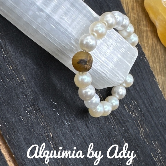 Beaded pearl ring and gemstone - Picture 1 of 4